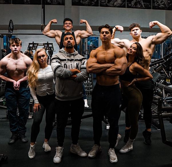 Julian Zietlow Wiki (Rocka Nutrition) Age, Net Worth, Wife, Family, Career, Biography & More 5 Julian with his team