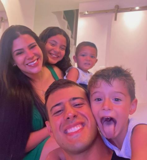 Luanne Jardim: Wiki, Biography, Age, Husband, Kids, Death Reason, Family & More 6 Luanne Jardim with her husband and kids