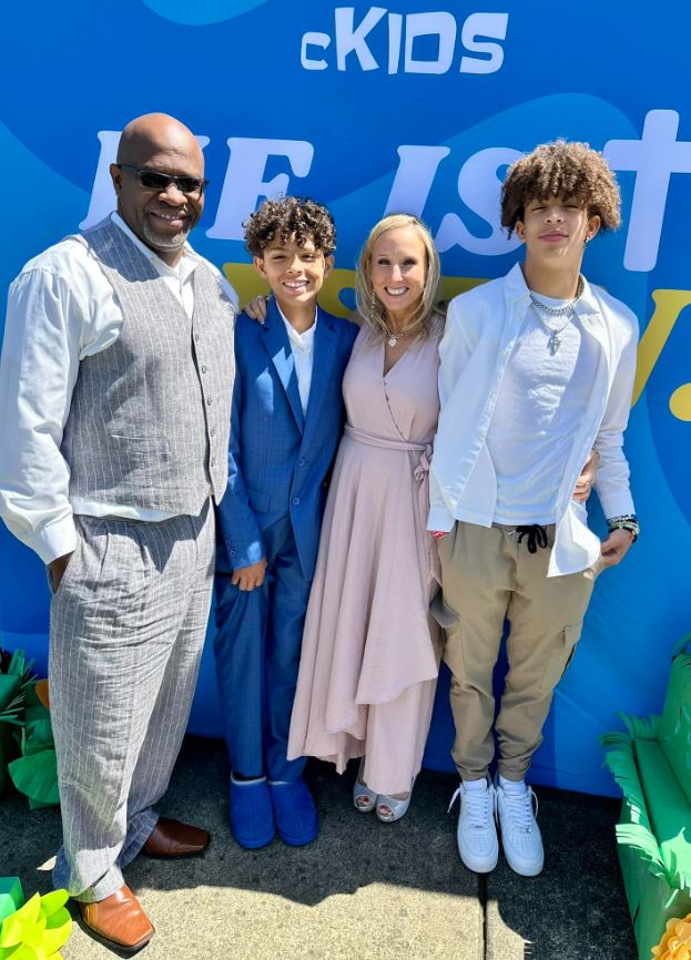 Mason Dark (TikToker) Biography, Wiki, Age, Parents, GoFundMe, Girlfriend, Video & More 6 Mason with his family