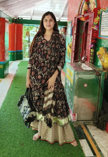 Monika Bhadoriya Wiki, Husband, Height, Age, Family, Net Worth, Biography & More 3 Monika Bhadoriya height