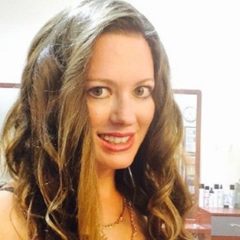 Noelle Dunphy Biography, Wiki, Age, Husband, Parents, Net Worth, Career ...