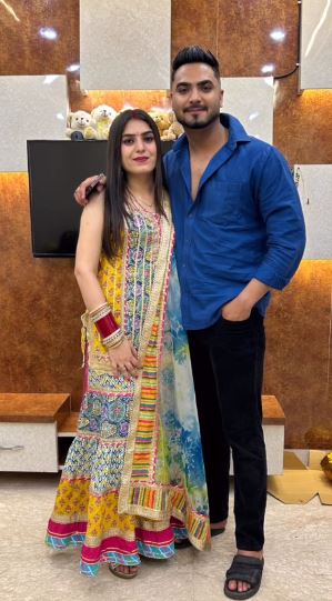 Paras Thakral Biography, Wiki, Wife, Height, Age, Family, Net Worth, Sister & More 10 Paras with his sister Komal
