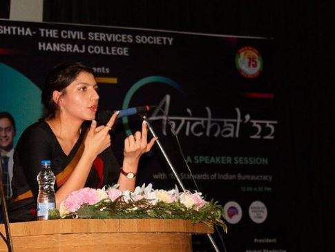 Pari Bishnoi (IAS) Biography, Age, Wiki, Husband, Parents, Education, Salary & More 9 Pari Bishnoi IAS