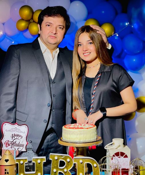 Rabeeca Khan: Age, Height, Wiki, Birthday, Parents, Siblings, Boyfriend, Biography & More 4 Rabeeca and her father
