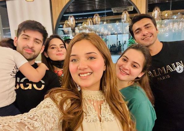 Rabeeca Khan: Age, Height, Wiki, Birthday, Parents, Siblings, Boyfriend, Biography & More 6 Rabeeca with her friends