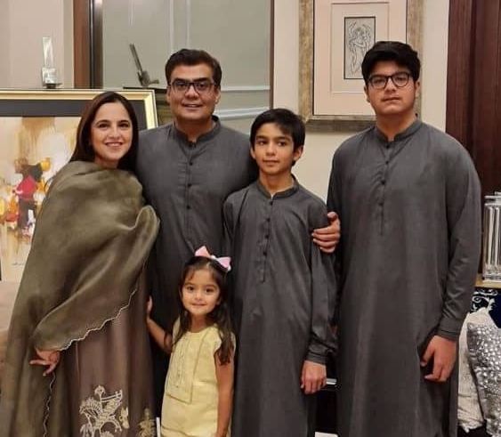 Sumaiya Salman Age (Salman Iqbal's Daughter) Wiki, Death Cause, Mother, Disease, Biography & More 7 Salman Iqbal with his wife and Kids