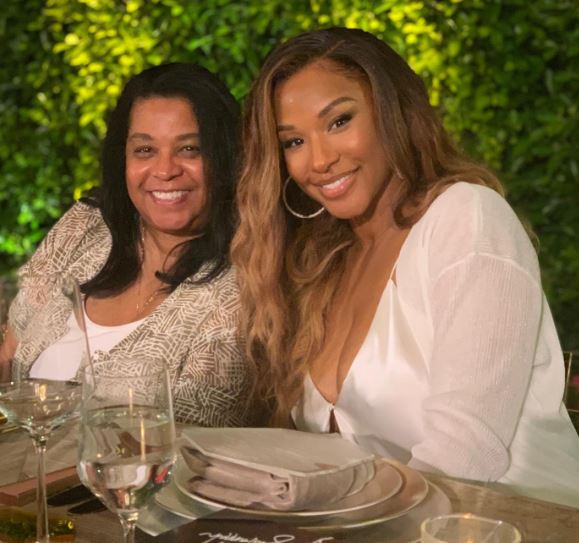 Savannah James Wiki, Age, Height, Net Worth, Kids, Husband, Family, Education, Biography & More 3 Savannah with her mother Jennifer Brinson