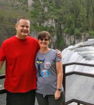 Tammy Daybell Wiki, Age, Husband, Autopsy Results, Kids, Parents, Sister, Biography & More 5 Tammy with her husband Chad Daybell
