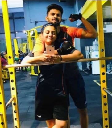 Utkarsha Pawar Wiki, Age, Instagram, Net worth, Photos, Husband, Boyfriend, Parents & More 4 Utkarsha Pawar with her boyfriend Ruturaj Gaikwad