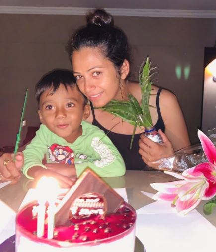 Aaliya Siddiqui Wiki, Husband, Boyfriend, Kids, Age, Family, Height, Biography & More 7 Aaliya with her son