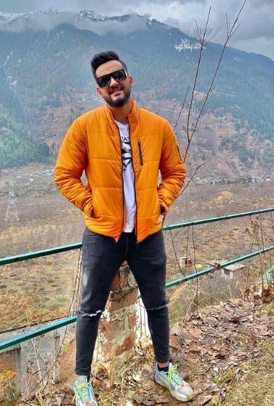 Abhishek Malhan (Fukra Insaan) Wiki, Age, Girlfriend, Bigg Boss OTT, Parents, Brother, Height, Wife, Net worth & More 9 Abhishek Malhan height