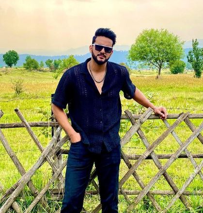 Abhishek Malhan (Fukra Insaan) Wiki, Age, Girlfriend, Bigg Boss OTT, Parents, Brother, Height, Wife, Net worth & More 2 Abhishek Malhan wiki