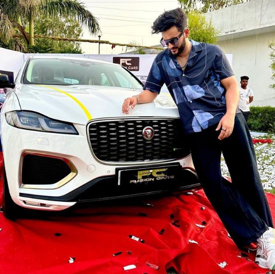 Abhishek Malhan (Fukra Insaan) Wiki, Age, Girlfriend, Bigg Boss OTT, Parents, Brother, Height, Wife, Net worth & More 10 Abhishek Malhan's car