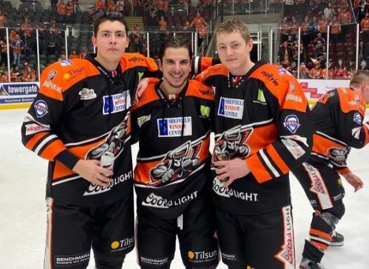 Alex Graham (Sheffield Steelers) Wiki, Biography, Family, Age, Death, Girlfriend, Stats & More 8 Alex Graham with his friends