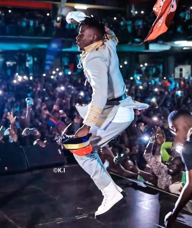 Alien Skin (Rapper) Wiki, Biography, Wife, Net Worth, Height, Age, Family, Songs & More 6 Alien Skin is a rapper