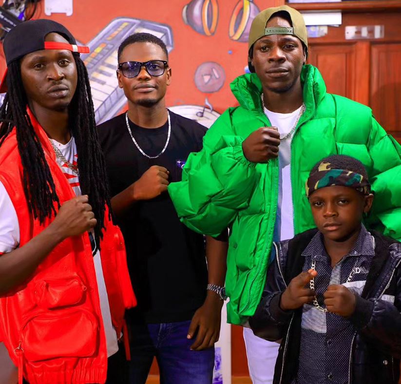 Alien Skin (Rapper) Wiki, Biography, Wife, Net Worth, Height, Age, Family, Songs & More 4 Alien Skin with his friends