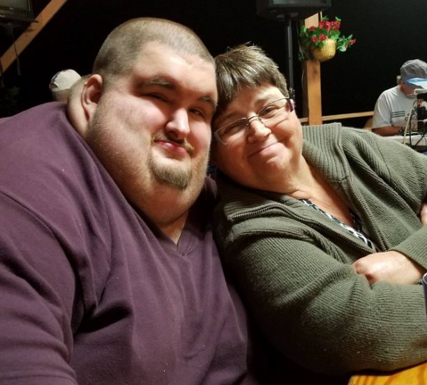 Carl Eiswerth Wiki, Biography, Age, Family, Death, Obituary, Girlfriend, Net Worth & More 5 Carl Eiswerth and his mom