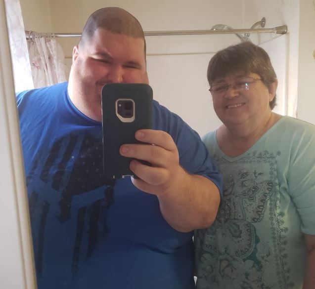 Carl Eiswerth Wiki, Biography, Age, Family, Death, Obituary, Girlfriend, Net Worth & More 8 Carl with his mother Janet