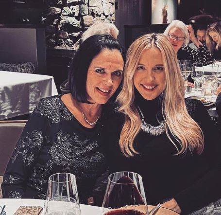 Chelsea Griffin (Love Is Blind) Wiki: Age, Height, Boyfriend, Family, Biography, Affairs & More 8 Chelsea with her mother Olen Griffin