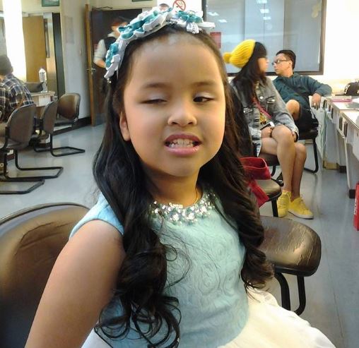 Putri Ariani Biography, Wiki, Age, Parents, Religion, Biodata, Songs, Nationality & More 2 Childhood photo of Putri