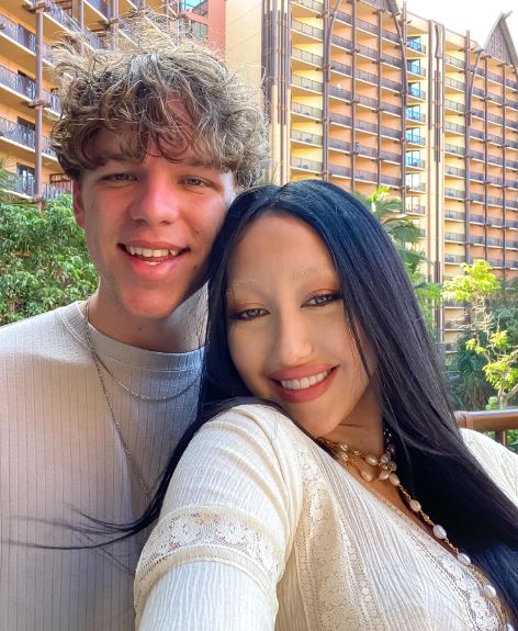 Dawson Wayne (Singer) Wiki, Biography, Age, Family, Girlfriend, Height, Songs & More 6 Dawson with Noah