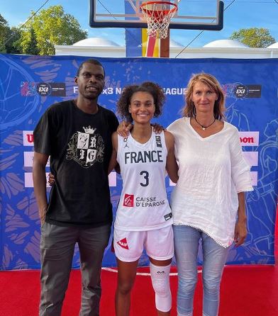 Eve Wembanyama (Victor Wembanyama's Sister) Wiki, Age, Height, Family, Boyfriend, Biography & More 2 Eve with her parents