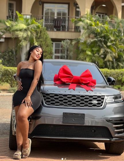 Fantana (Singer) Wiki, Biography, Net Worth, Height, Age, Boyfriend, Family, Songs & More 8 Fantana's car