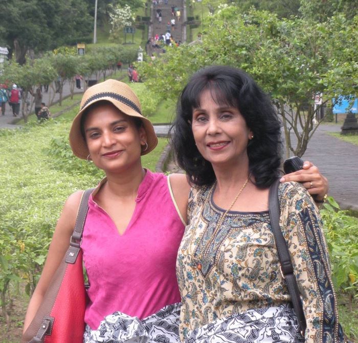 Gitanjali Aiyar (Newsreader) Wiki, Biography, Age, Husband, Daughter, Kids, Net Worth, Death & More 10 Gitanjali with her daughter Pallavi Aiyar