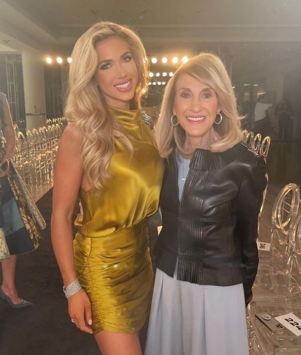 Gracie Hunt Wiki, Age, Husband, Kids, Instagram, Parents, Grandmother, Net worth & More 5 Gracie with her grandmother Norma Hunt