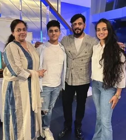 Ishita Shukla Wiki (Ravi Kishan's Daughter), Age, Mother, Boyfriend, Biography & More 10 Ishita with her parents and brother