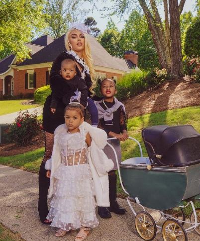 Jacky Oh Wiki, Biography, Age, Kids, Husband, Parents, Nationality, Death & More 5 Jacky with her kids