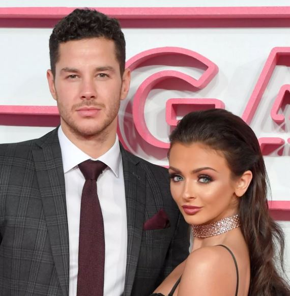 Kady McDermott Wiki, Height, Age, Boyfriend, Family, Net Worth, Biography & More 5 Kady with her ex-partner Scott Thomas