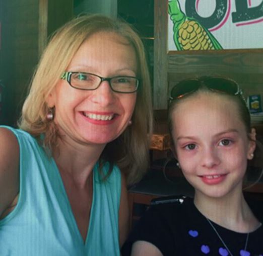 Maya Kowalski Wiki, Age, Parents, Boyfriend, Story, Trial, Biography & More 4 Kowalski with her mom