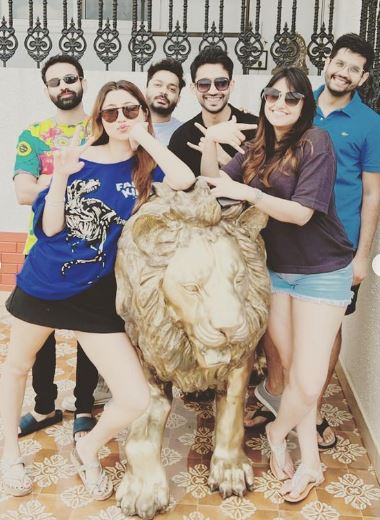 Krishna Bhatt (Vikram Bhatt's Daughter) Wiki, Age, Husband, Family, Biography & More 13 Krishna and her friends