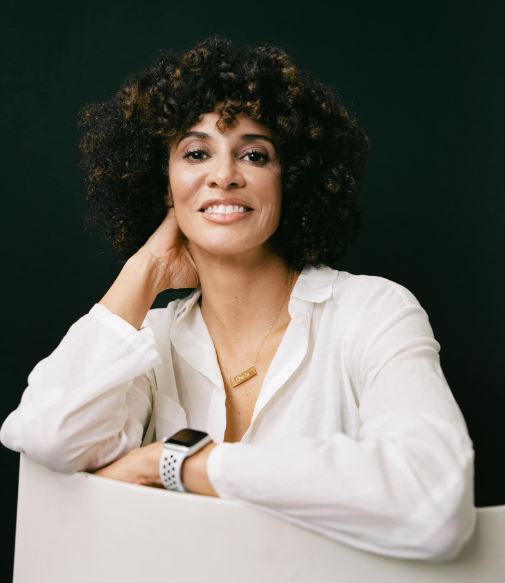 Laura Cathcart Robbins (Writer) Wiki, Husband, Age, Family, Books, Biography & More 4 Laura Cathcart Robbins wiki