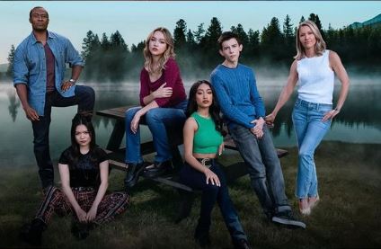 Lisa Yamada (Actress) Wiki, Age, Height, Boyfriend, Ethnicity, Parents, Biography & More 5 Lisa Yamada with the cast of Cruel Summer season 2