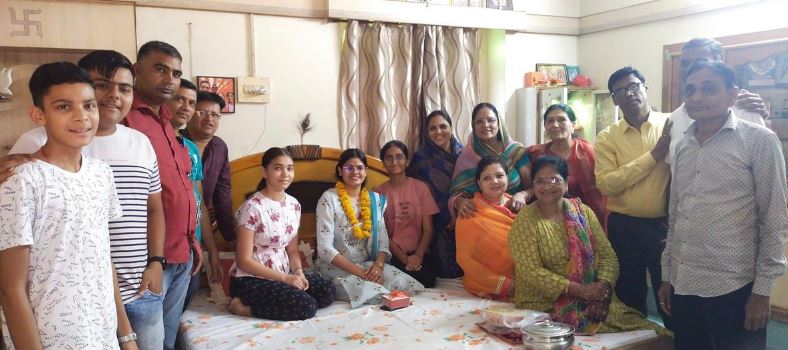 Mudita Sharma (IAS) Wiki, Age, Birthday, Boyfriend, Parents, Salary, UPSC Biography & Facts 4 Mudita Sharma with her family