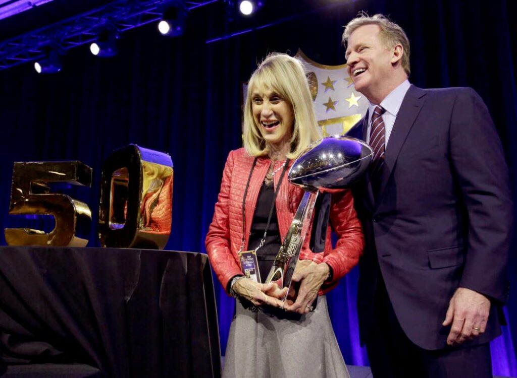 Norma Hunt Wiki (Lamar Hunt's Wife), Age, Net Worth, Kids, Family, Biography & More 8 Norma Hunt wikipedia