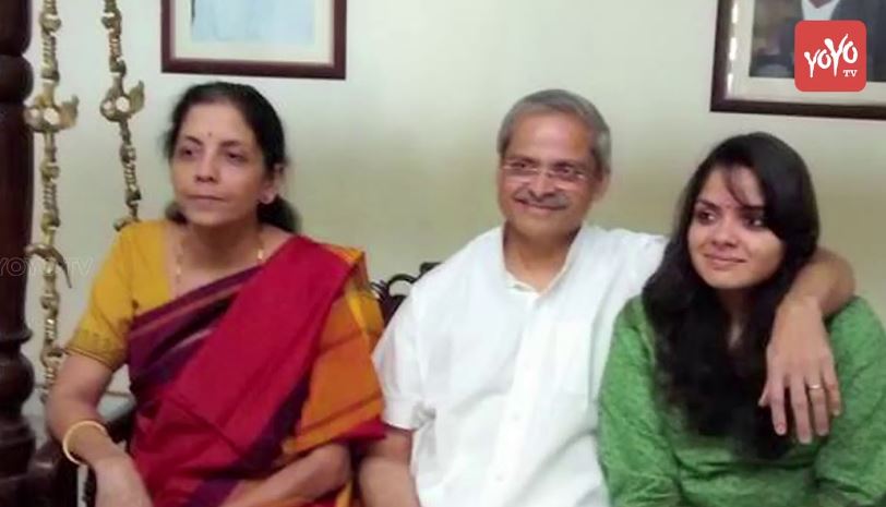 Parakala Vangmayi Wiki (Nirmala Sitharaman's Daughter), Age, Husband, Family, Education, Biography & More 4 Parakala with her parents