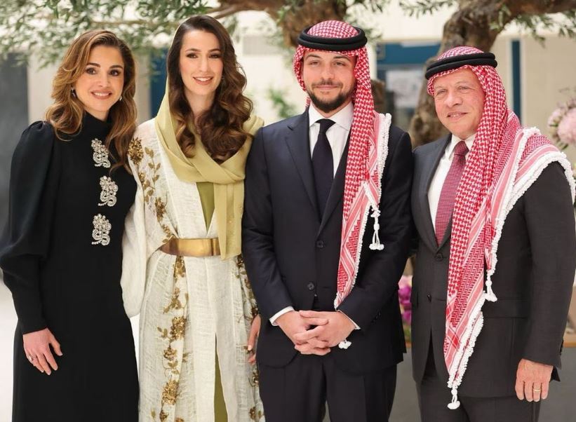 Rajwa Al Saif Wiki, Biography, Age, Husband, Net Worth, Kids, Height, Education & More 4 Rajwa Al Saif with her family