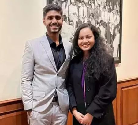Ria Dabi (Tina Dabi's Sister) Wiki, Age, IAS, Husband, Family, Birthday, Salary, Net Worth, Height & More 10 Ria and her husband Manish Kumar