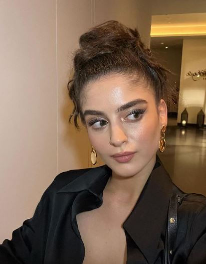 Selen &Ouml;zbayrak bio