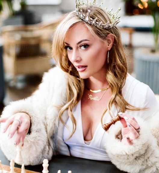 Shallon Lester Wiki, Age, Net Worth, Husband, Kids, Family, Height, Biography & More 3 Shallon Lester career