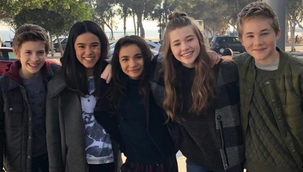Sydney Taylor (Actress) Wiki, Biography, Age, Height, Boyfriend, Parents, Net Worth & More 9 Sydney and her friends