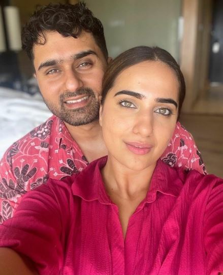 Zorawar Singh Ahluwalia Wikipedia, Age, Wife, Family, Net Worth, Biography & More 7 Zorawar and his wife Kusha Kapila