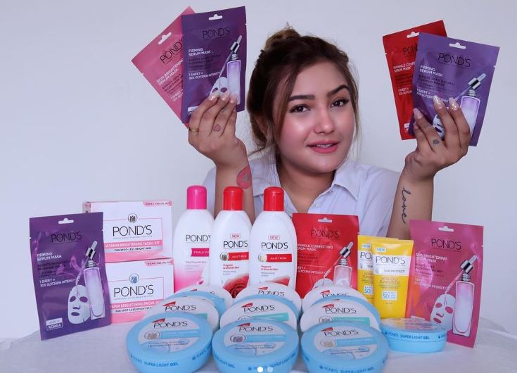 Aashika Bhatia WIKI: Age, Birthday, Weight, Height, Boyfriend, Parents, Biography & More 10 Aashika Bhatia endorses various brands