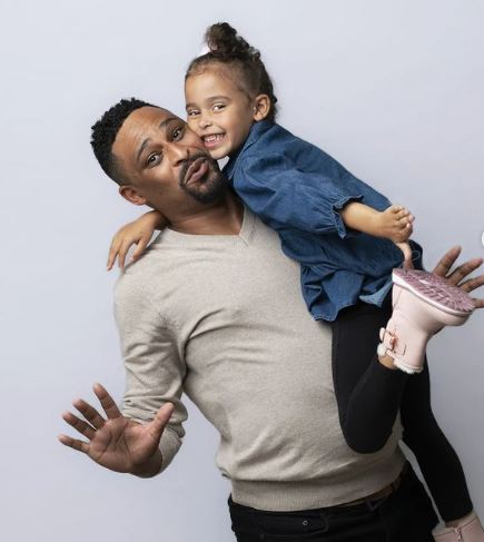 Bradley Olivier (Binnelanders) Biography, Wiki, Wife, Age, Net Worth, Death, Kids & More 11 Bradley Olivier with his daughter Kiara
