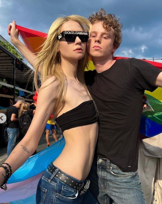 Britney Manson Age, Wiki, Biography, Height, Boyfriend, Net Worth, Family, Lifestyle & More 5 Britney and her friend