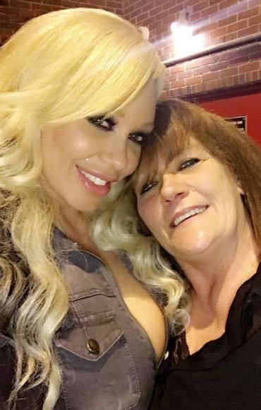 Bunnie Xo Age, Wiki, Husband, Kids, Net Worth, Height, Family, Biography & More 3 Bunnie Xo and her mother