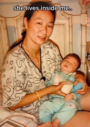 Mons Vi Wiki, Biography, Age, Height, Girlfriend, Ethnicity, Family, Net Worth & More 3 Childhood photo of Mons with his mother